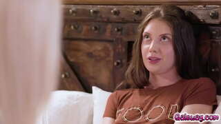 Eine Heimliche Liebe Zwischen Zwei Heißen Lesben