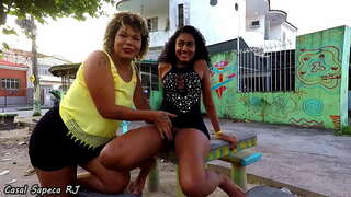 Novinha tira un rimel com o casal sapeca