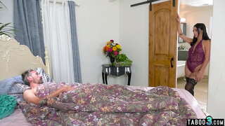 Qodma raġel omosesswali tiegħu tih latina żagħżugħa