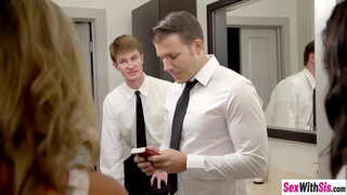 Sexy ਕਿਸ਼ੋਰ Ms Faris ਅਤੇ ਵਿਟਨੀ ਰਾਈਟ ਦਾ ਆਨੰਦ ਮਾਣਿਆ ਤੀਬਰ threesom ਸੈਕਸ ਬਾਅਦ ਉਹ ਚੂਸਿਆ ਲੂੰਡ