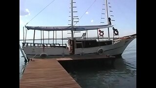 Mafana latina blonde mahazo azy asshole fucked ivelan&#039;ny trano eo amin&#039;ny tetezana