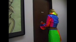 ���ੈਟਰੋ - ਬੰਦ ਹੈ ਅਤੇ ਮੈਨੂੰ ਕੀ - ਸੀਨ 1