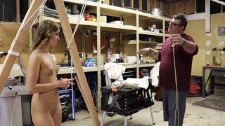 ́�리스티 사랑 누드 지지대에 묶여 유방 팔